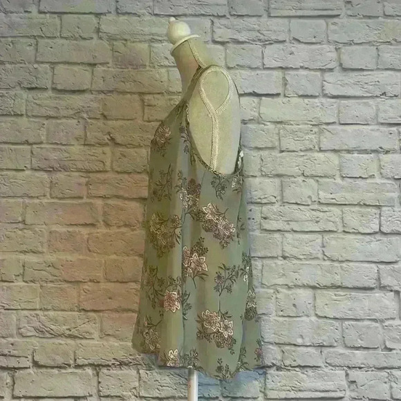 Pink Republic Woman's Tank Top Light Sage floral Size M - Picture 2 of 6